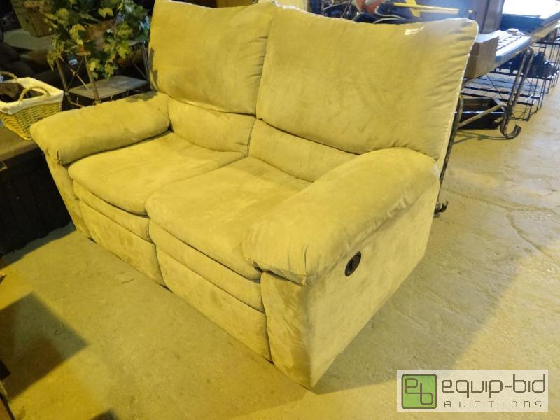 lot 1354 image: Swaid Padded Reclining Love Set