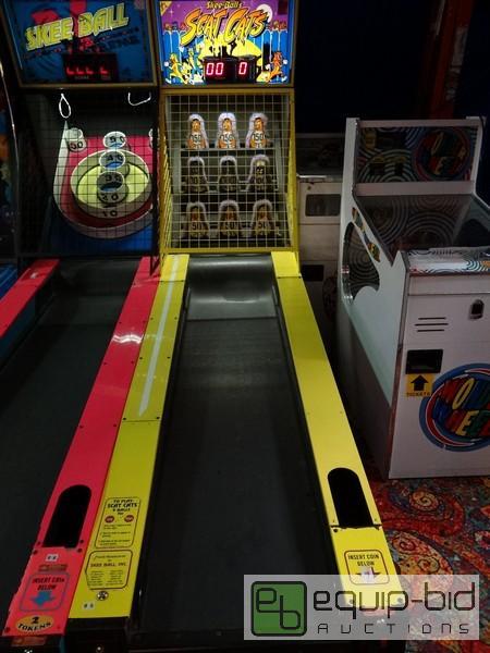 lot 521 image: Scat Cats Skee Ball Game By Skee Ball Inc  12...