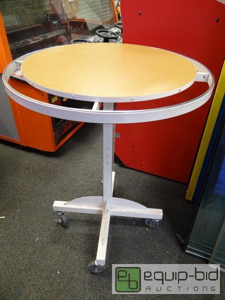 lot 527 image: Round Merchandising Rack  On Casters...