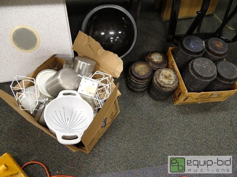 lot 574 image: Lot Of Pizza Pans And Kitchen Supplies...