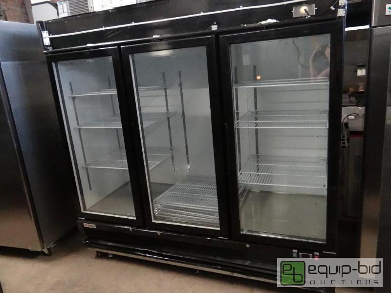 lot 1023 image: Supera Three Glass Door Merchandising Cooler