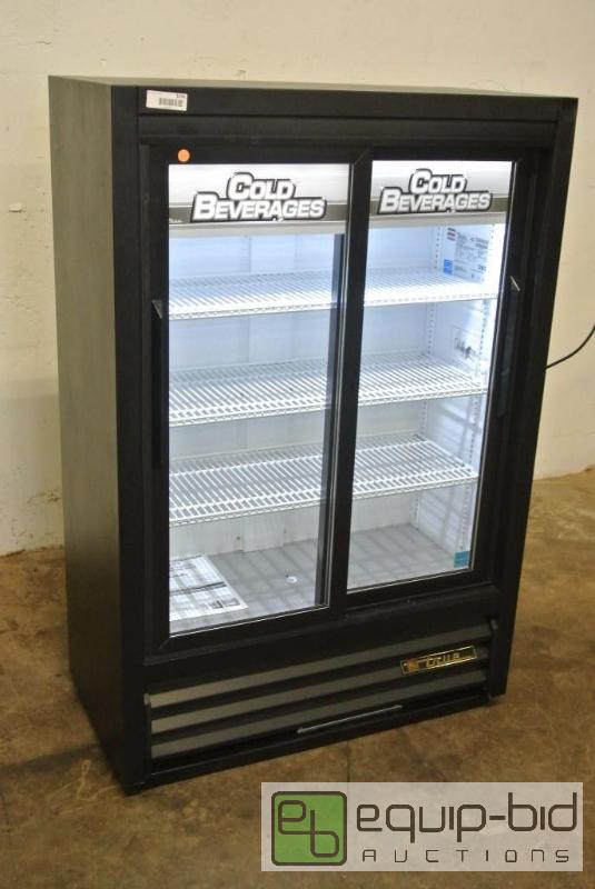 lot 1030 image: True (GDM-33SSL-54-LD) - 36 Convenience Store Glass Door Merchandiser Refrigerator LED