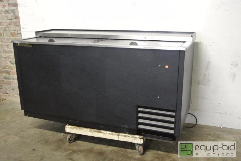 lot 1038 image: True Refrigerated Bottle Box