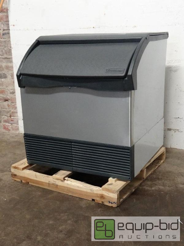lot 1057 image: Scotsman (CU3030MA-1) - 250 lb Self-Contained Cube Ice Machine - Prodigy Series