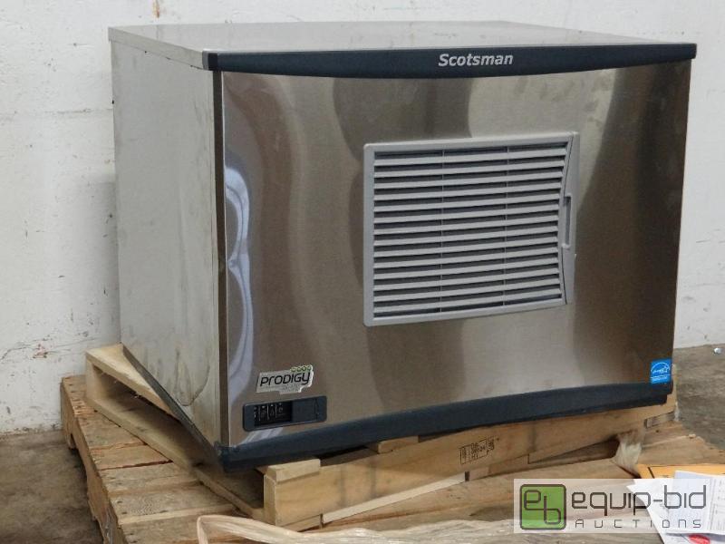 lot 1059 image: Scotsman 530lb Ice Machine