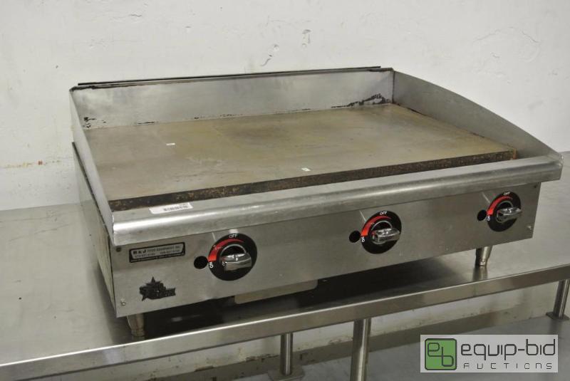 lot 1083 image: Star Max 36 Natural Gas Flat Top Grill