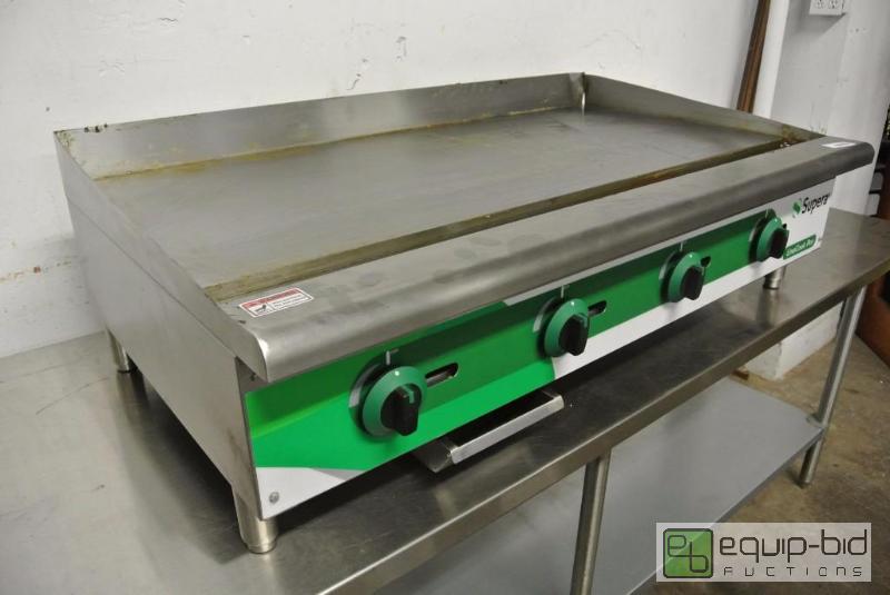 lot 1095 image: Supera Natural Gas 48in Flat Top Grill