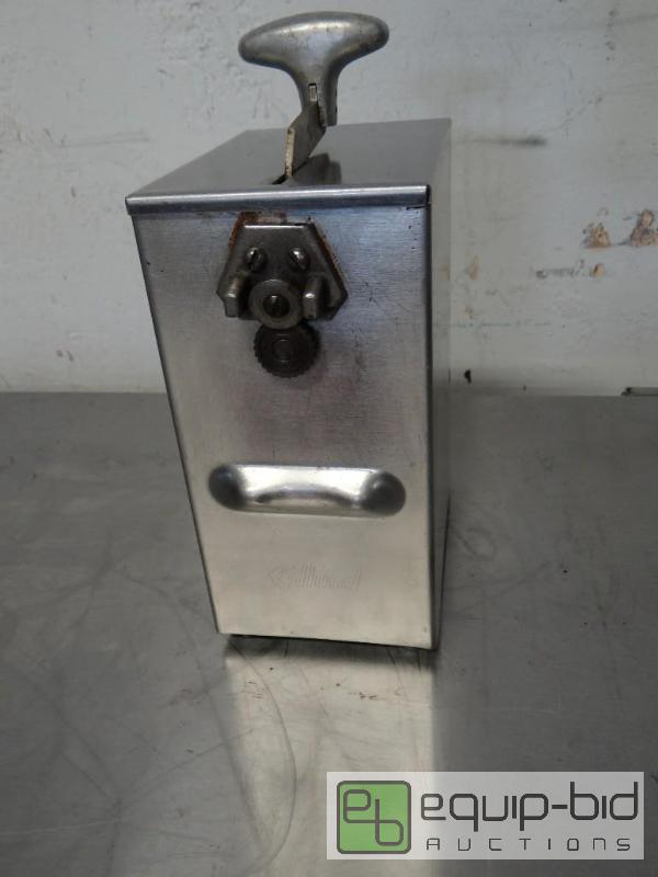 lot 1139 image: Edlund Commercial Can Opener