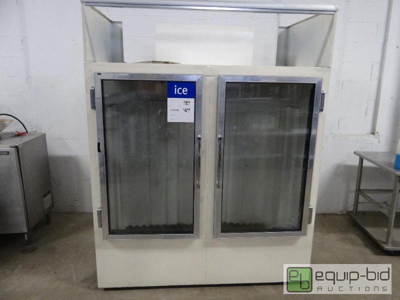 lot 1187 image: Star Double Glass Door Ice Bag Merchandiser