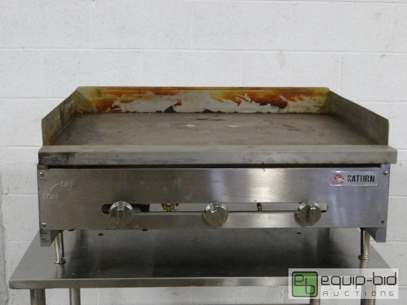 lot 1191 image: Saturn 36in Natural Gas Flat Top Grill