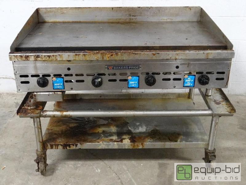 lot 1194 image: Bakers Pride Natural Gas 48in Flat Top Grill