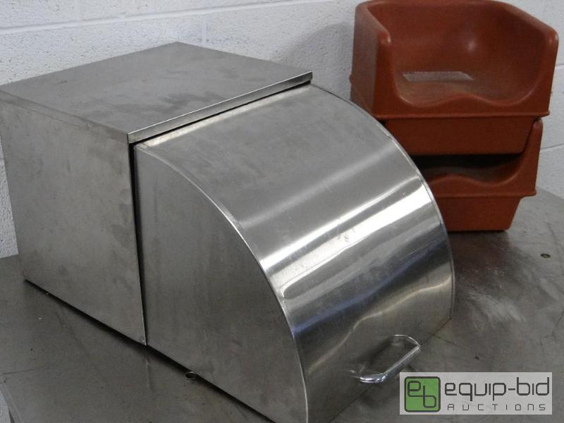 lot 1247 image: Chafing Dish Lid with (2) Booster Seats