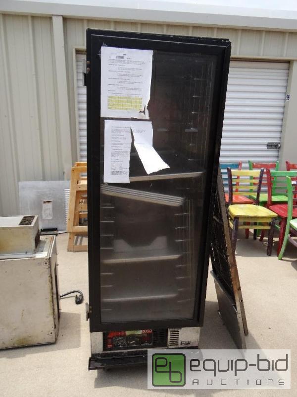 lot 143 image: Metro hot food holding cabinet. Model c175-hm...