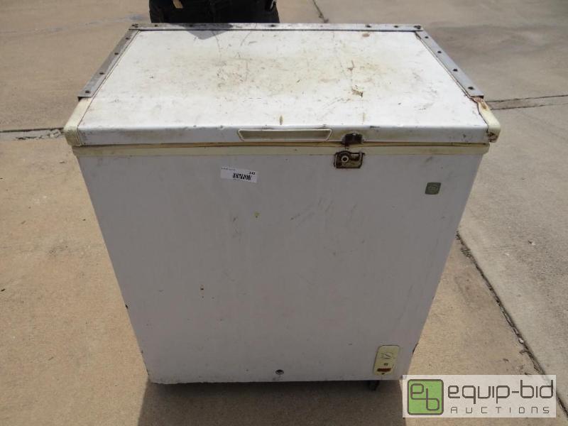 lot 149 image: GE chest freezer....