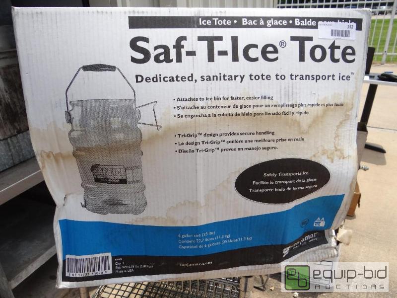 lot 152 image: New in box Saf-T-Ice Tote ice scoop bucket....