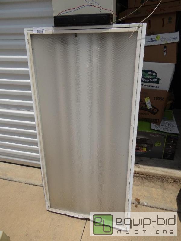lot 163 image: Lot of 2 light fixtures. 4 bulb 48&quot fixt...