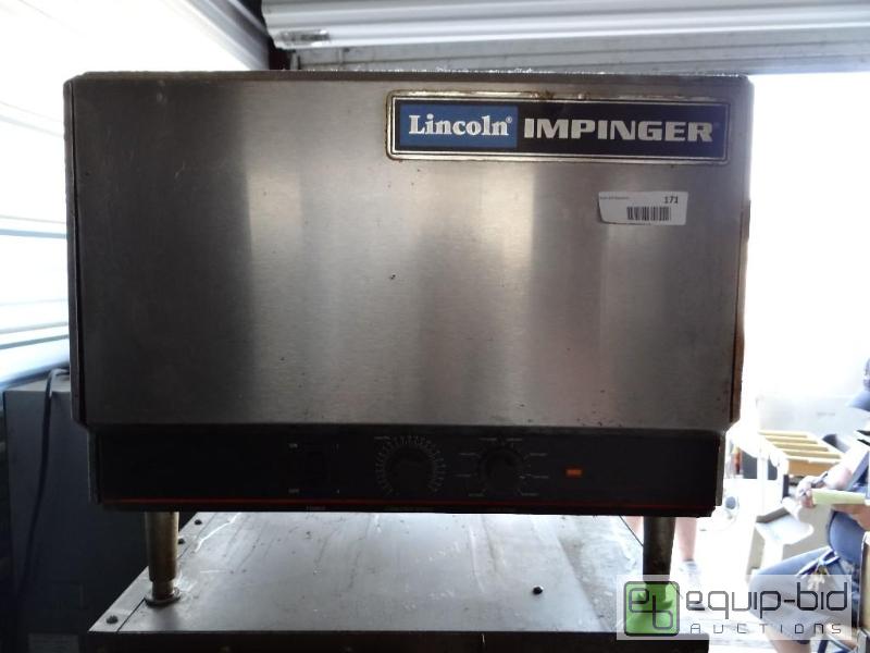lot 171 image: Lincoln Impinger counter top conveyor pizza o...