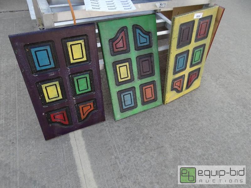 lot 177 image: Lot of wood wall decor....