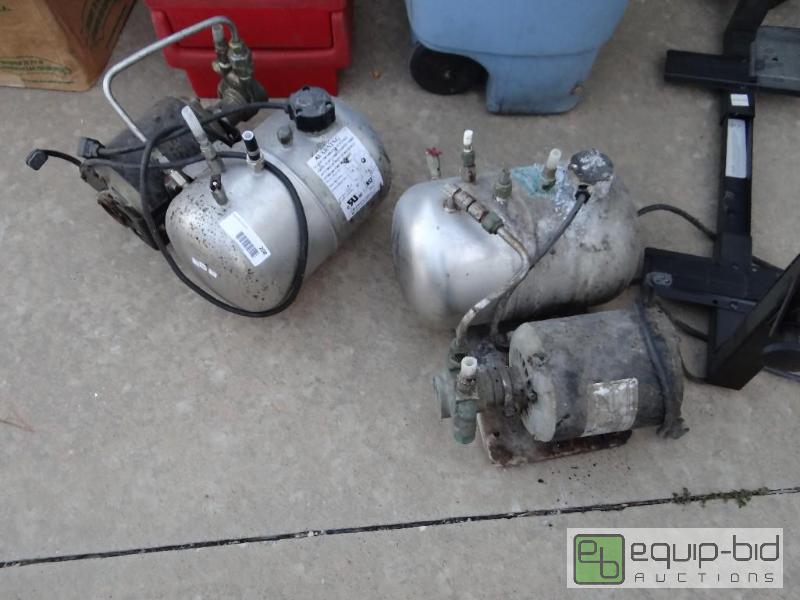 lot 208 image: Lot of 2 carbonators....