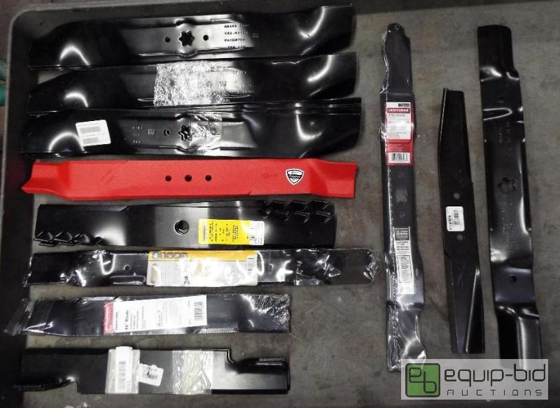 lot 5333 image: Huge Lot of Mower Blades   See Pictures for D...