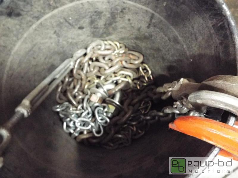 lot 5343 image: Bucket of Short Chains&nbsp   Qty 3 Hooks&nb...