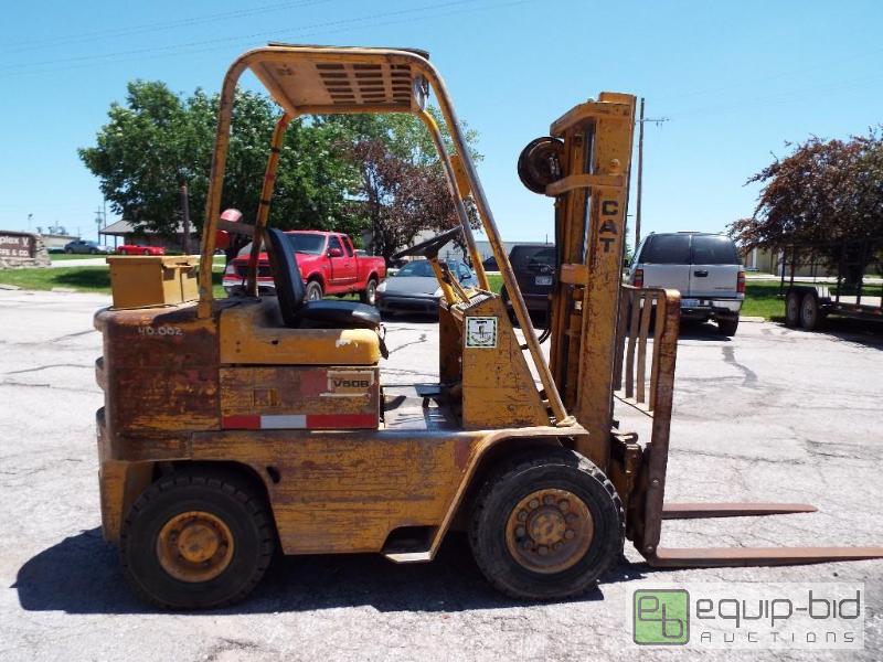 lot 8 image: Caterpillar Fork Lift&nbsp   Model # V50B  G...