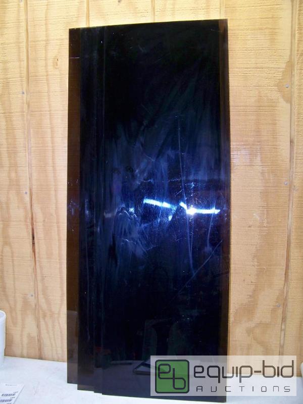 lot 1002 image: 4 Pieces of Smoked Plexi Glass