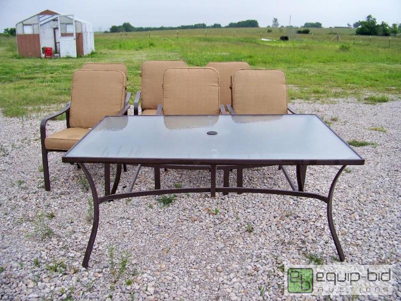 lot 1004 image: Patio Table with 6 Chairs