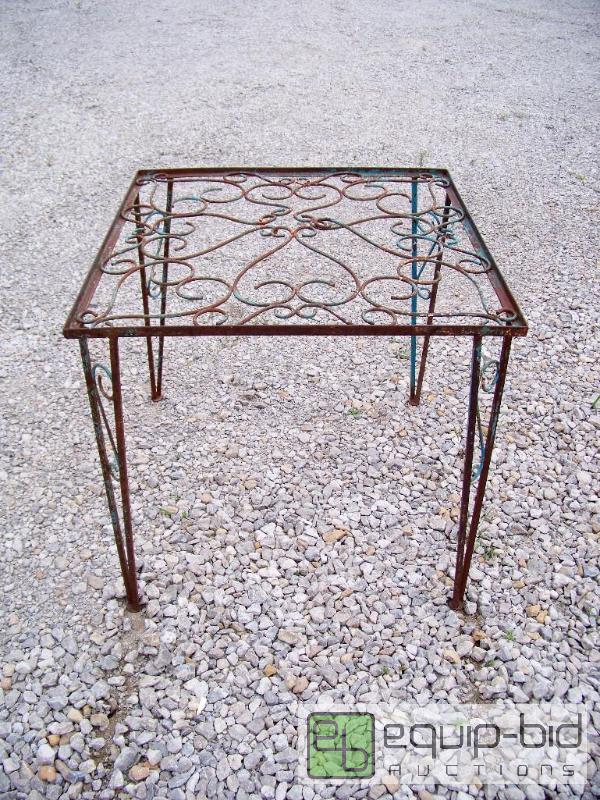 lot 1007 image: Mid Century Iron Patio Table