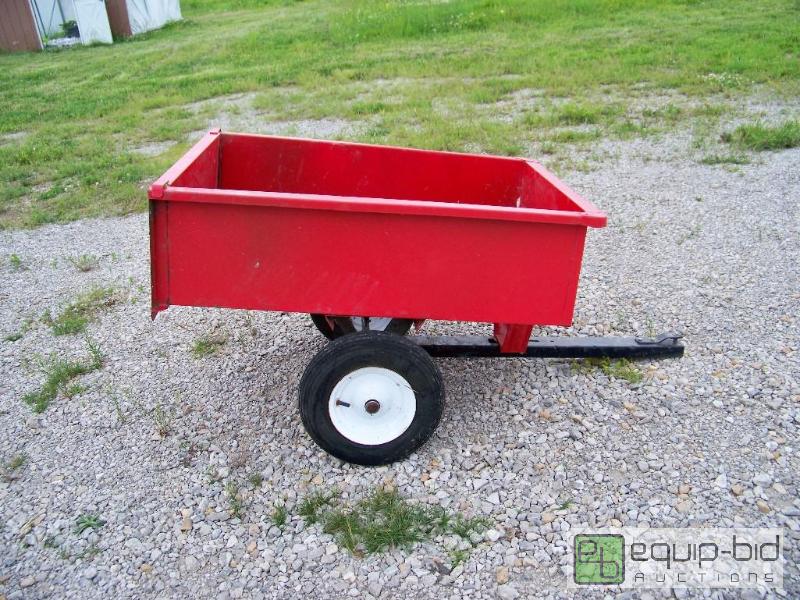 lot 1009 image: Yard Cart with Tailgate