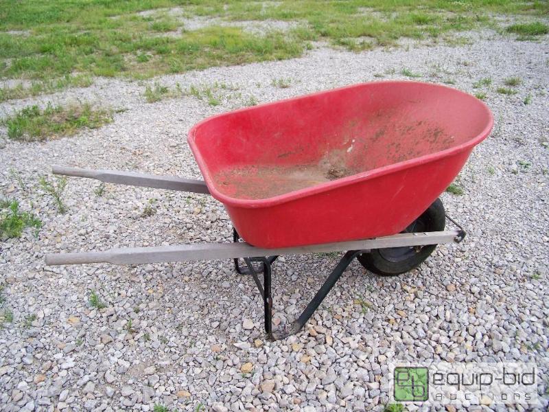 lot 1014 image: Wheelbarrow