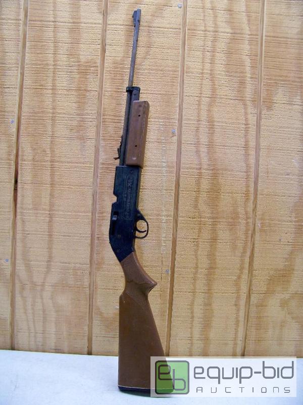 lot 1024 image: Crossman Air Guns Powermaster BB Gun
