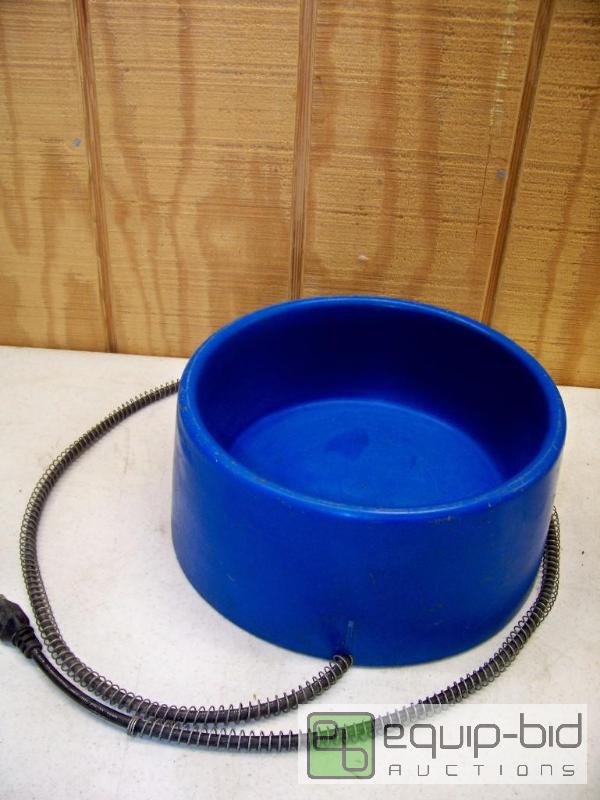 lot 1027 image: Electric Heated Pet Dish - water bowl