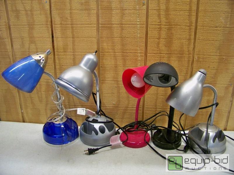 lot 1028 image: 5 Desk Lamps