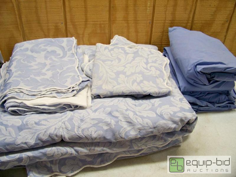 lot 1049 image: Comforter Bed Spread King Size Sheets