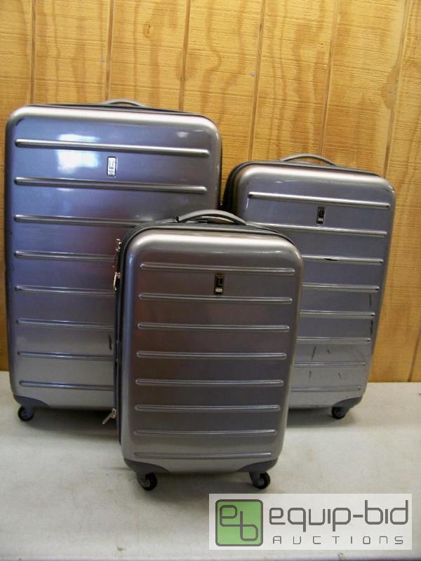 lot 1063 image: Travel Concepts 3 Piece Hardsided Luggage Set
