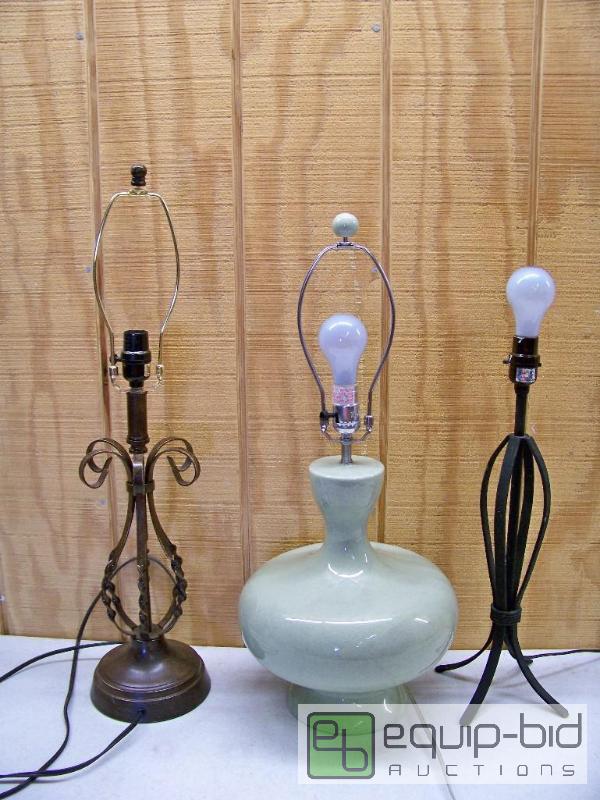 lot 1069 image: 3 Lamps and shades