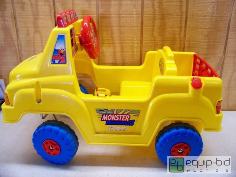 lot 1087 image: Sesame Street Monster Machine