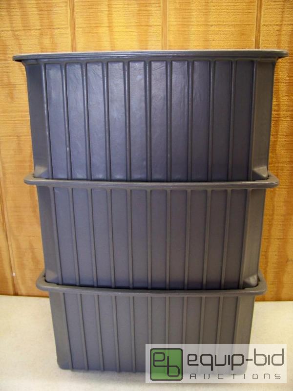 lot 1089 image: 3 Storage bins with Lids