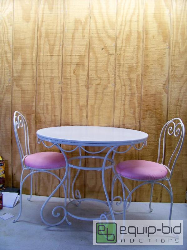 lot 1120 image: Childs Ice Cream Table and 2 Chairs
