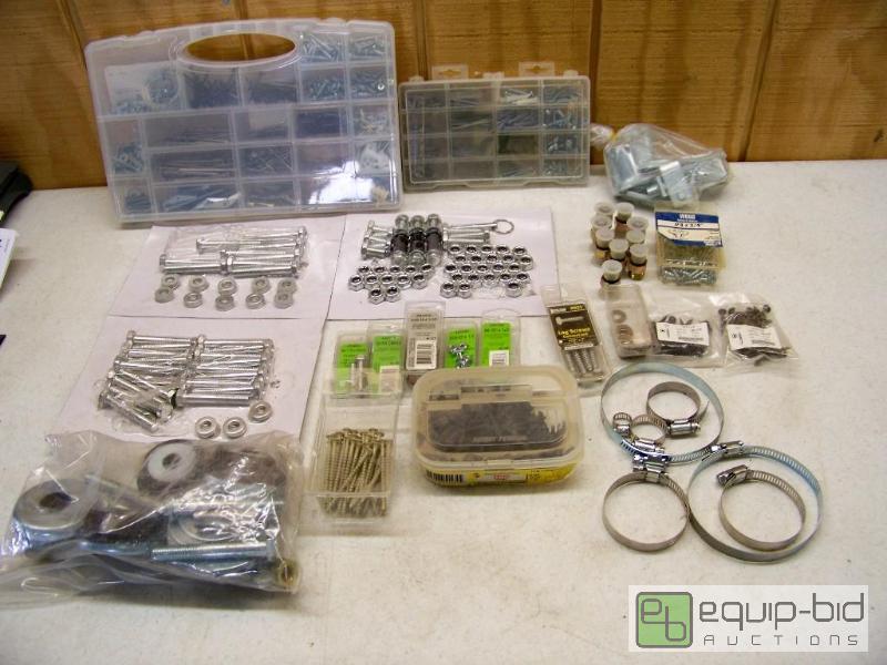 lot 1138 image: Lot of screws and fasteners