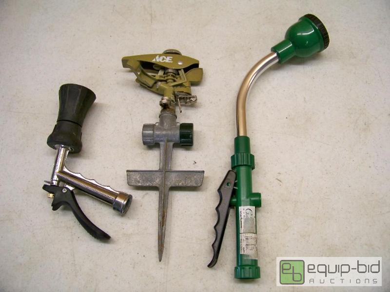 lot 1139 image: Sprinklers and garden hose sprayers