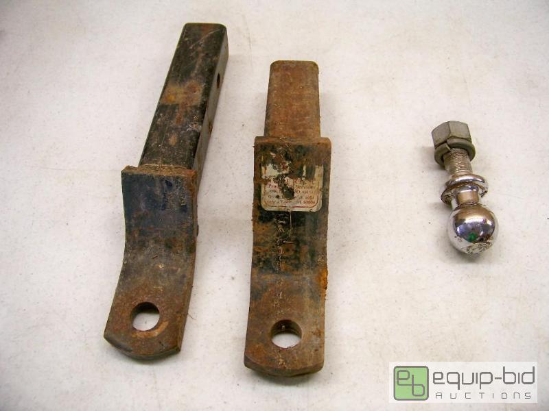 lot 1140 image: 2 Receiver hitches and a 1 78 ball