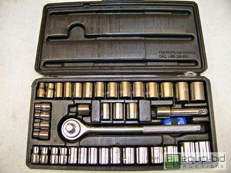 lot 1152 image: Allied 40 pc Socket Set