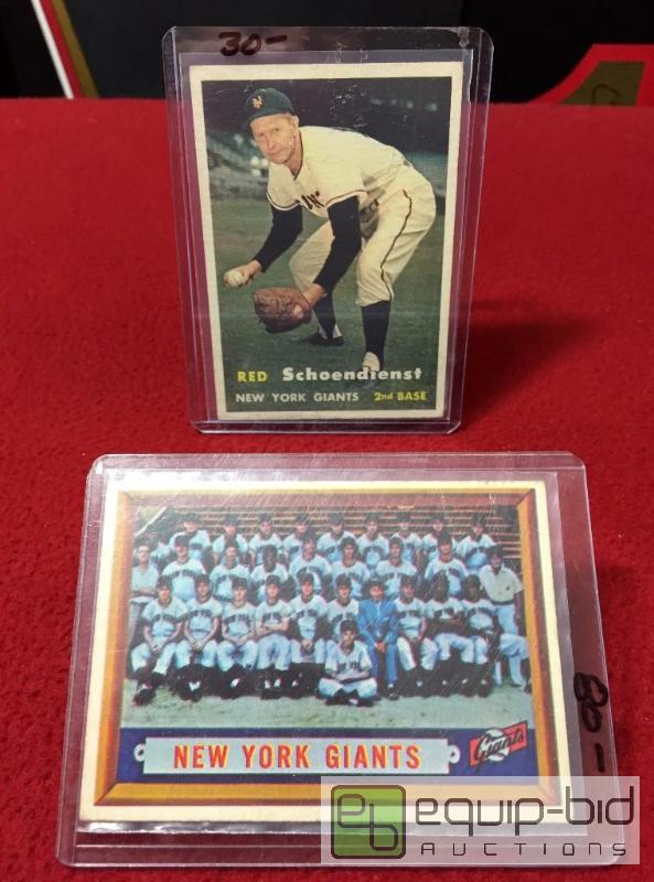 lot 1017 image: 1957 TOPPS NEW YORK GIANTS BOOK VALUE $110  (...