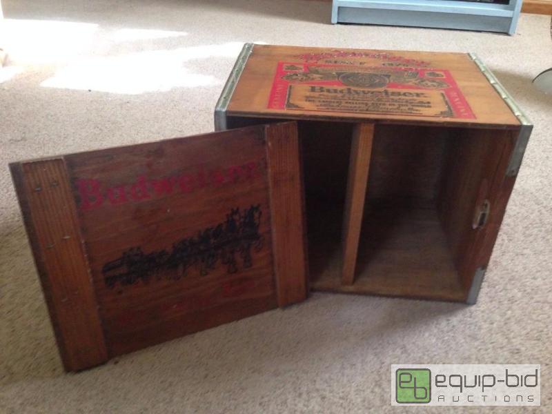 lot 20 image: Budweiser Anheuser-Busch Wooden Box with lid ...