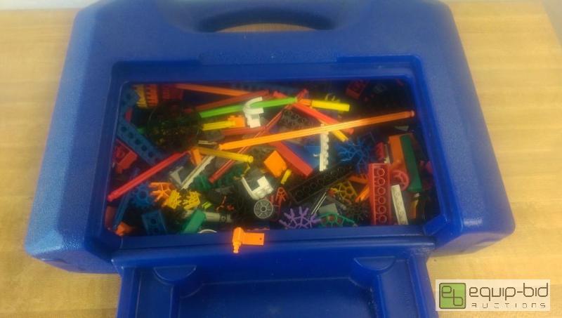 lot 219 image: Small Kinex&nbspLot with case...