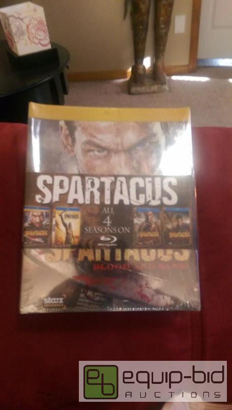 lot 254 image: Spartacus Blu-Ray&nbspDvd Set...