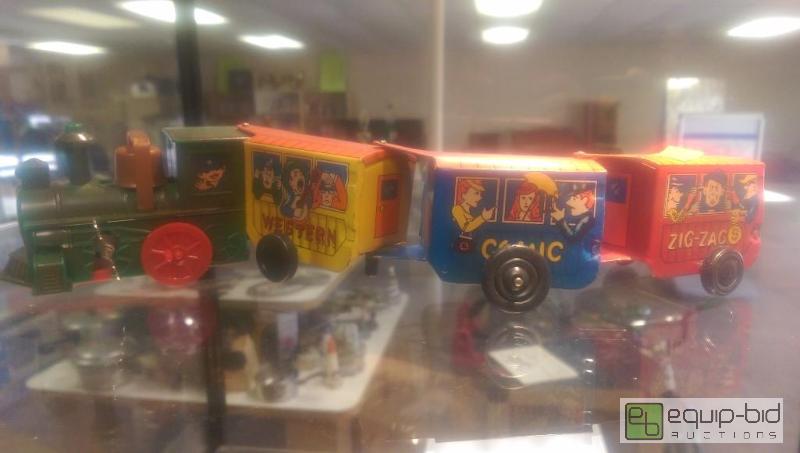 lot 270 image: Antique Tin Toy Train...