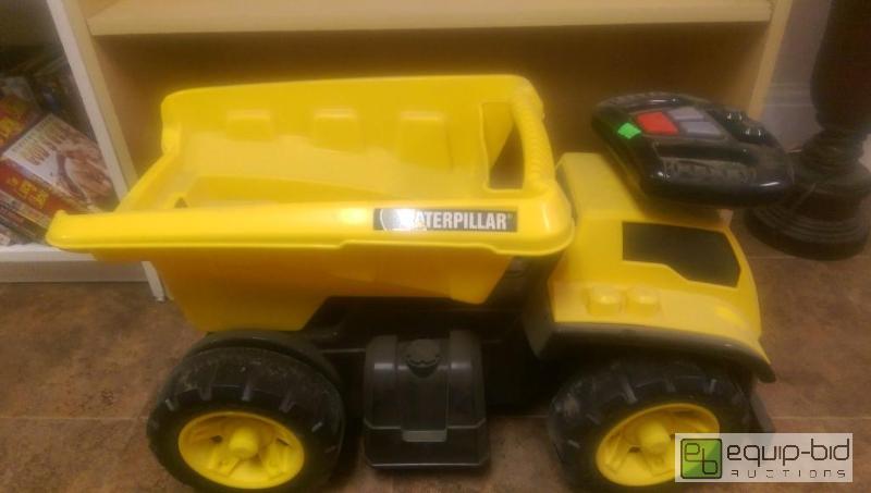 lot 286 image: Caterpillar Toy Dump Truck...